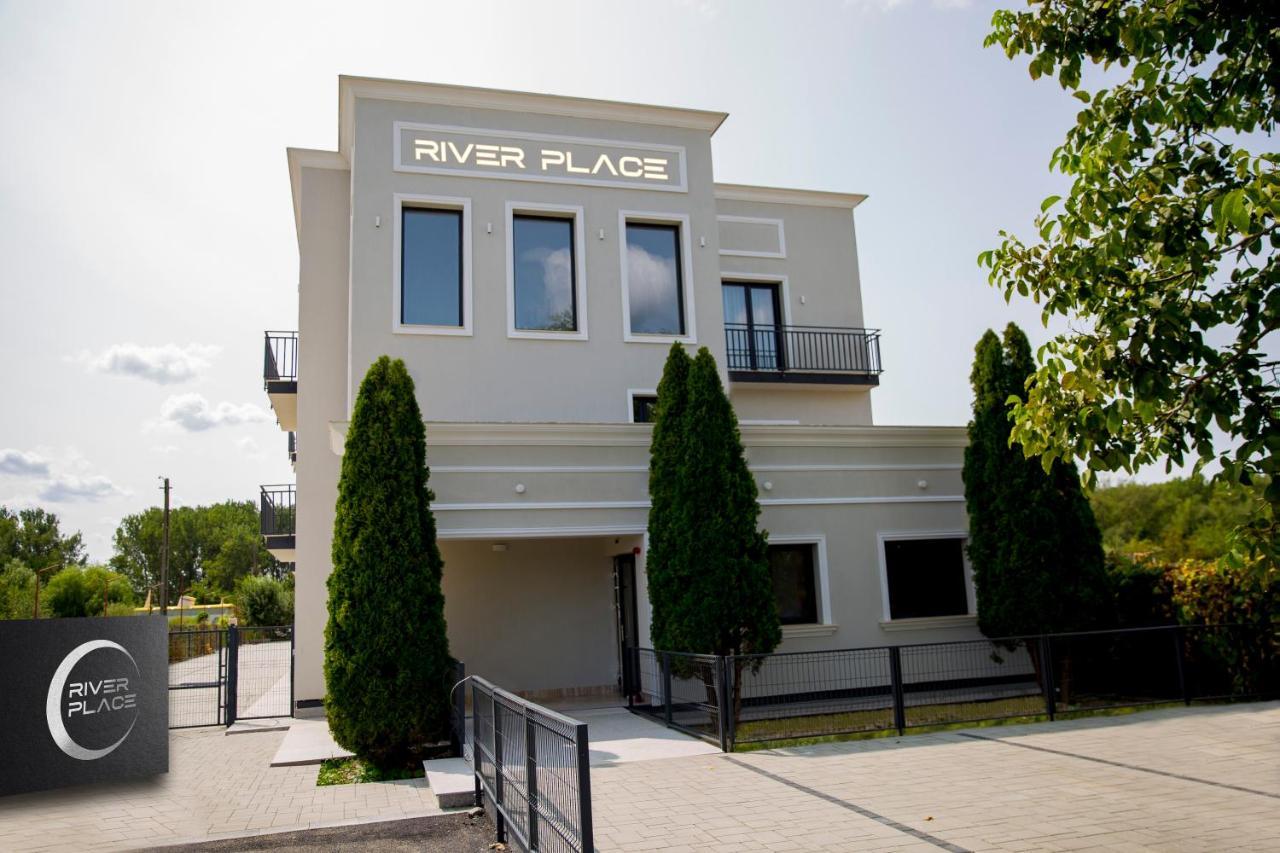 River Place Piteşti Exterior foto