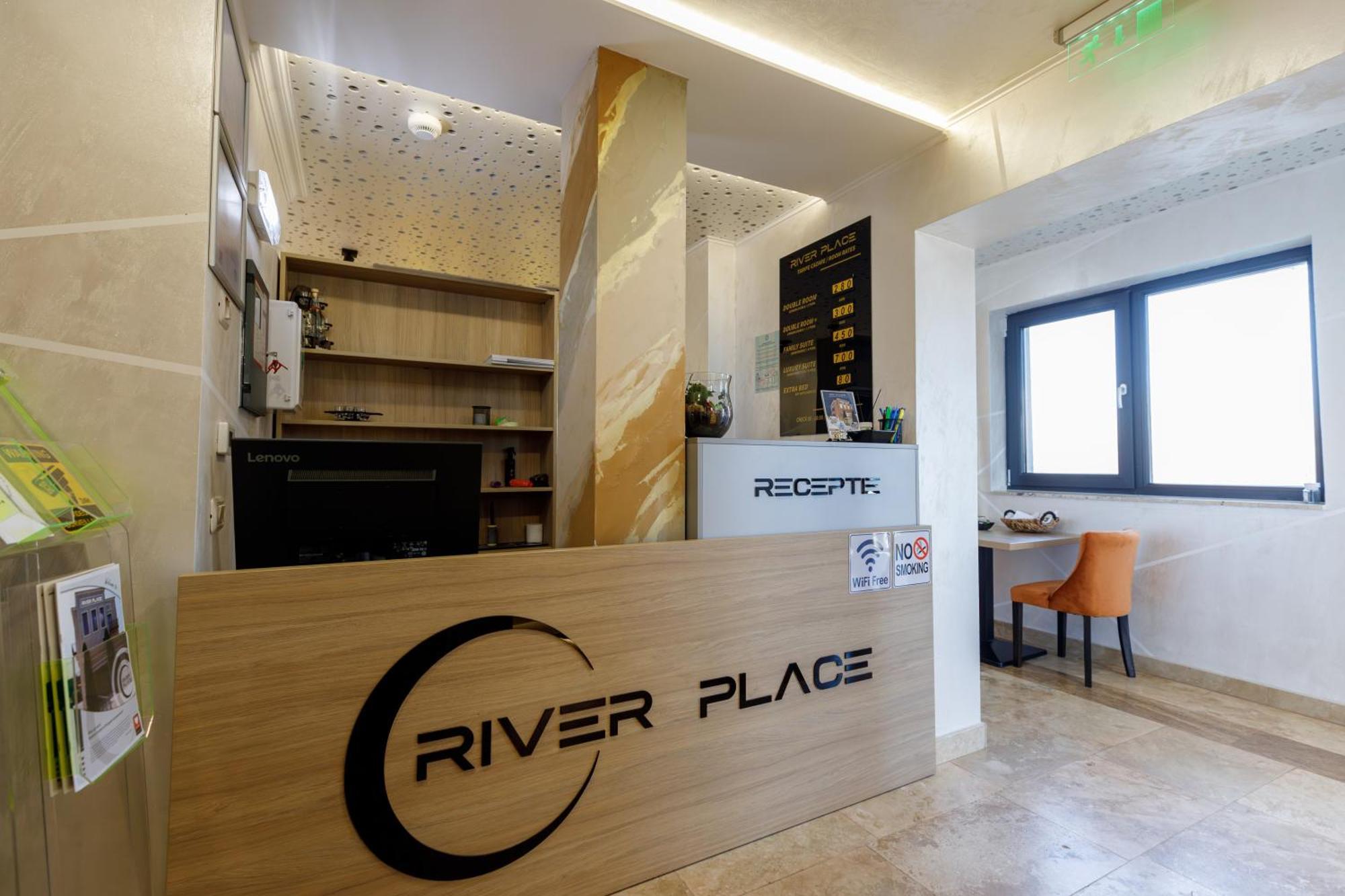 River Place Piteşti Exterior foto