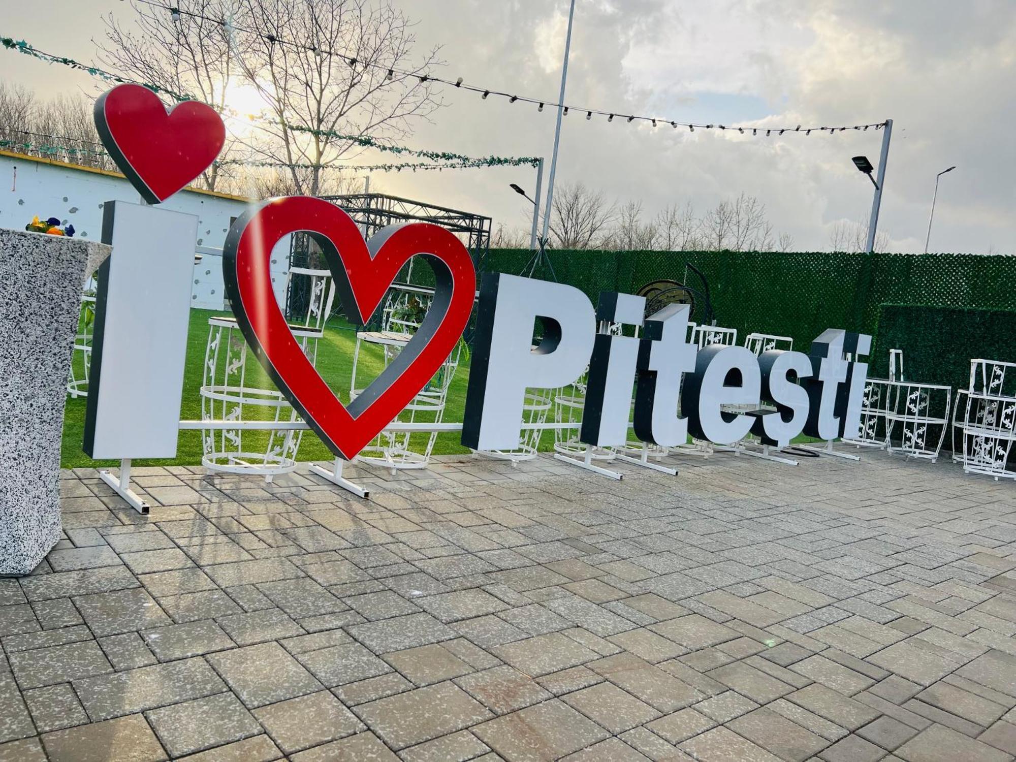 River Place Piteşti Exterior foto