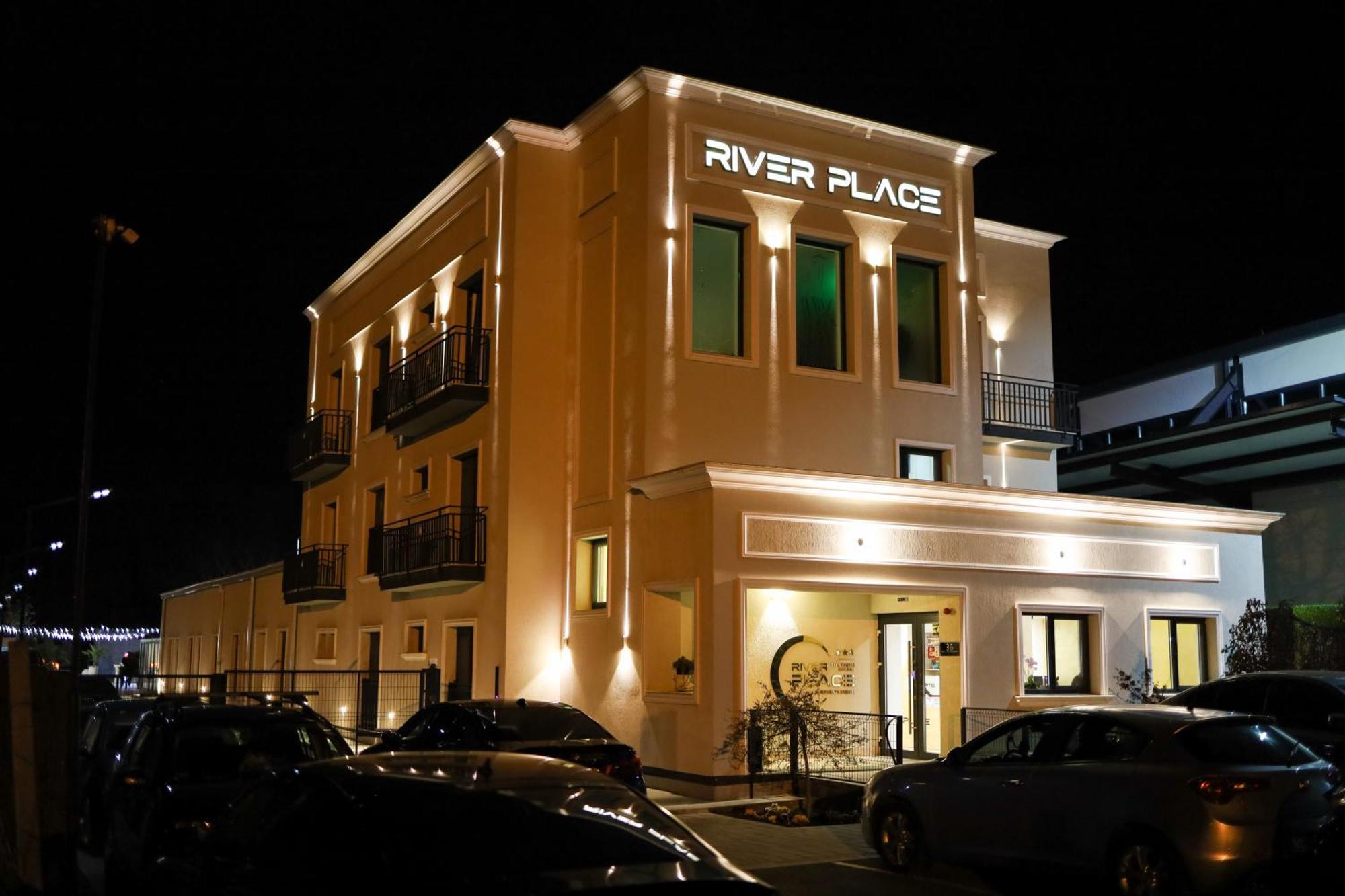 River Place Piteşti Exterior foto