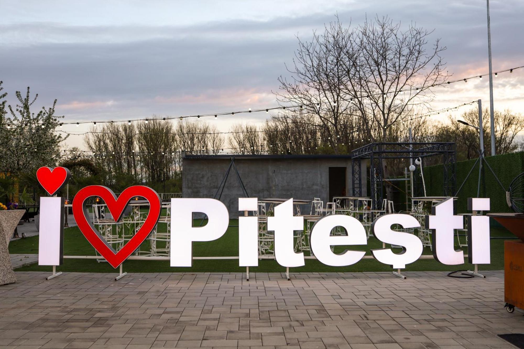 River Place Piteşti Exterior foto